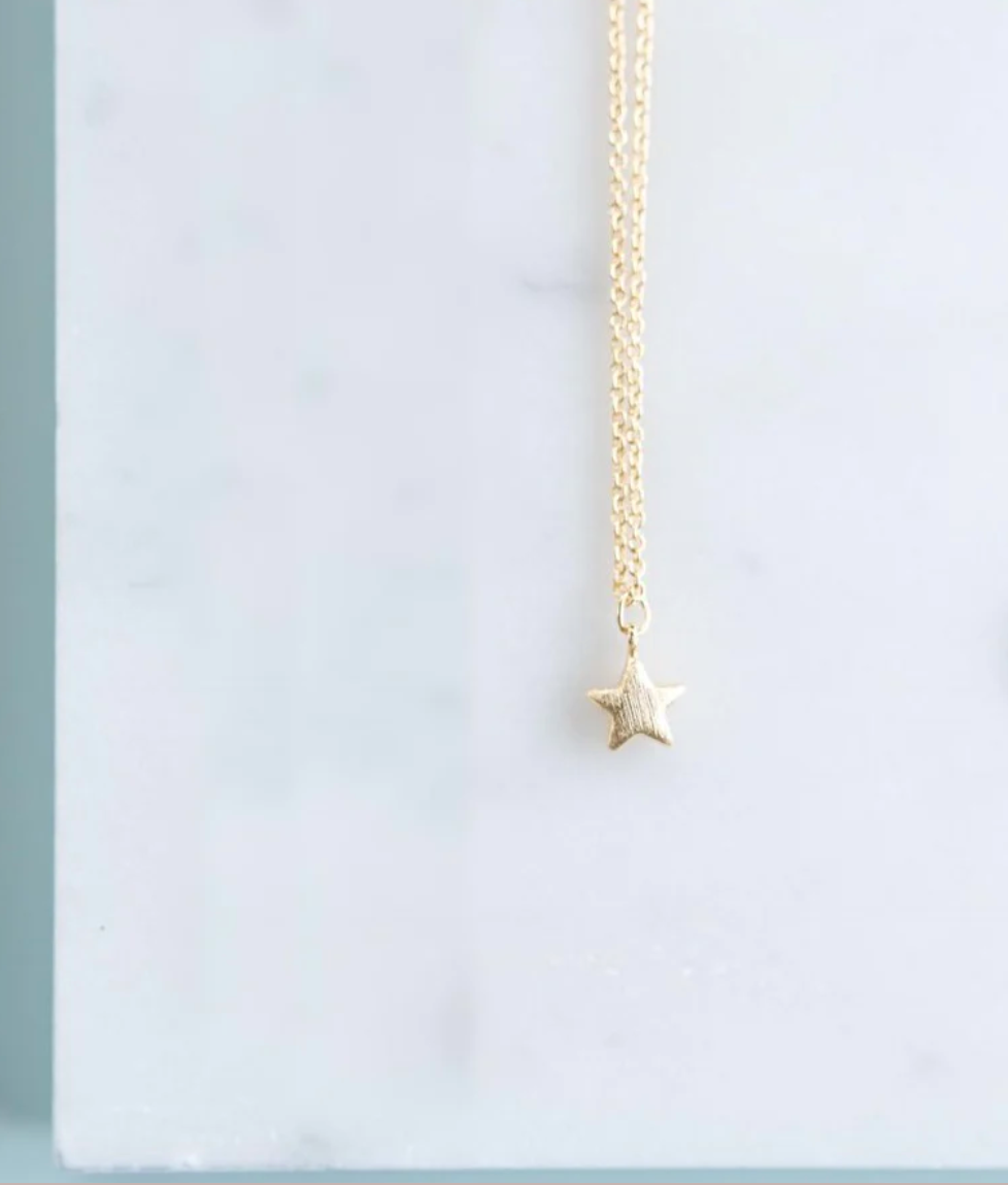 Helmsie Tiny Star Single Necklace 18&quot;