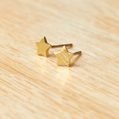 Helmsie Tiny Star Earrings